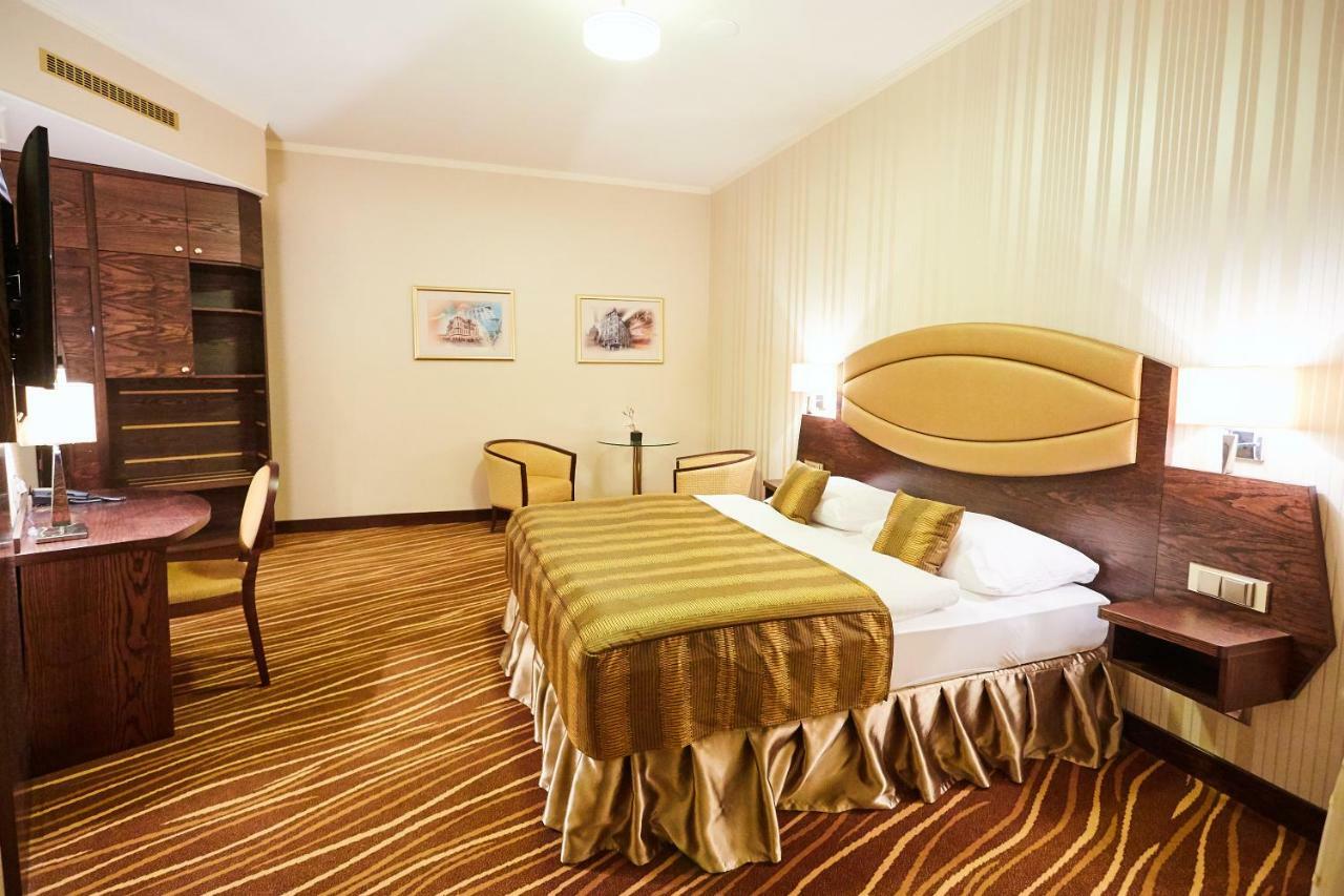 Casino&Hotel Admiral Alzbetin Železná Ruda Exteriör bild